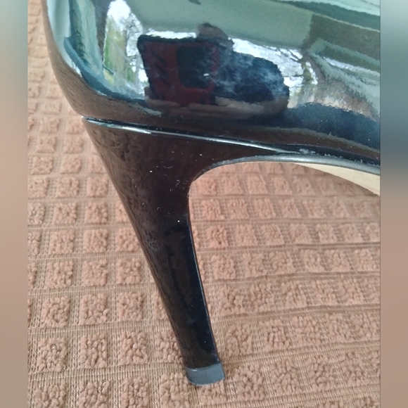 Stuart Weitzman Open Toed Patent Leather Pumps. Size 8M. Very Good Condition. - Picture 6 of 9